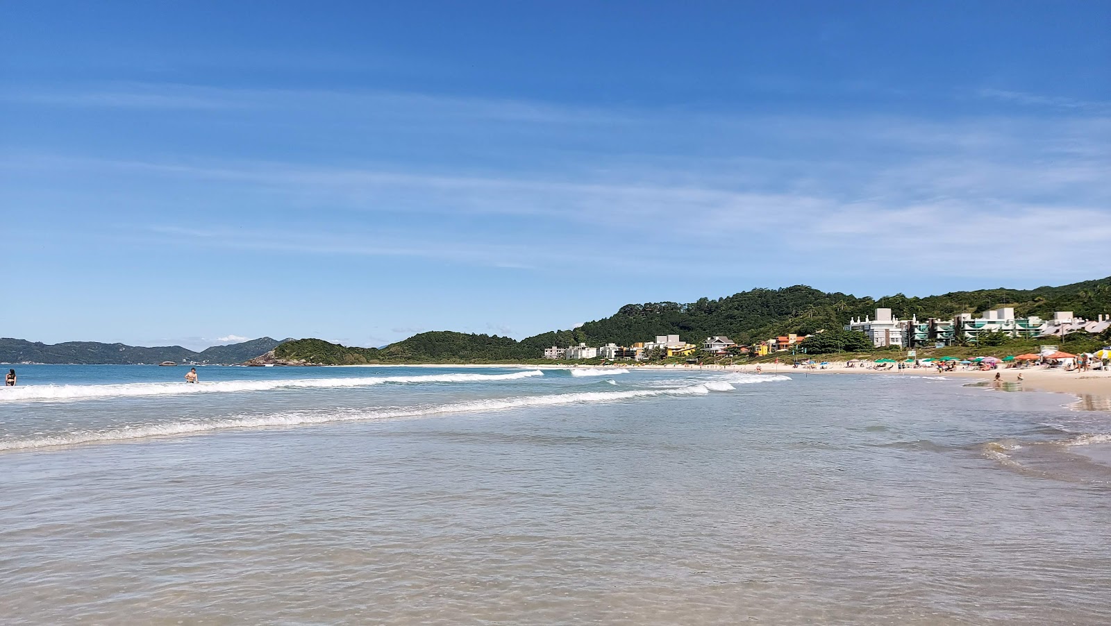 Fotografija Praia Quatro Ilhas z turkizna čista voda površino