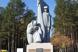 Monument to the heroes of the front and rear image