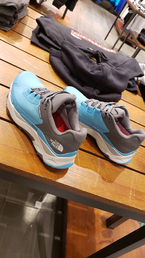 Clothing Store «The North Face», reviews and photos, 1 Garden State Plaza Blvd, Paramus, NJ 07652, USA