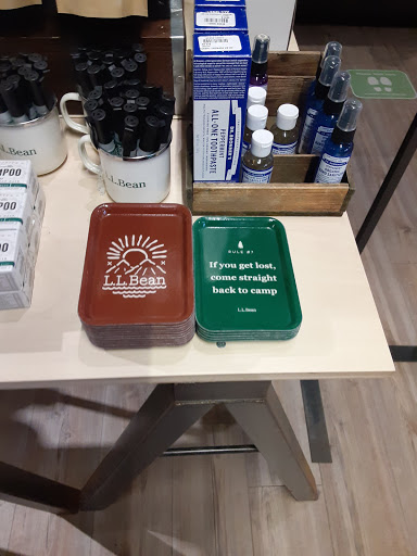 Clothing Store «L.L. Bean», reviews and photos, 25225 Cedar Rd, Lyndhurst, OH 44124, USA