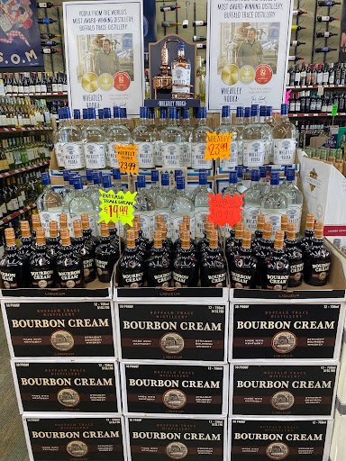 Liquor Store «Liquor World At Camelot», reviews and photos, 808 Lyndon Ln #101, Louisville, KY 40222, USA