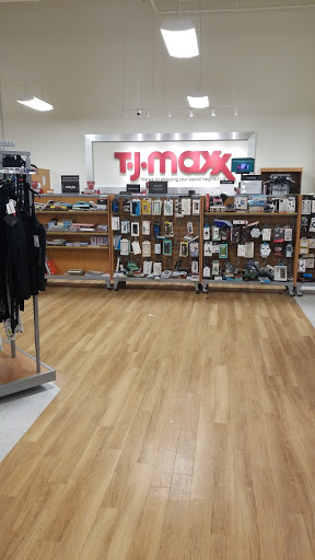 Department Store «T.J. Maxx», reviews and photos, 1751 Ritchie Station Ct, Capitol Heights, MD 20743, USA