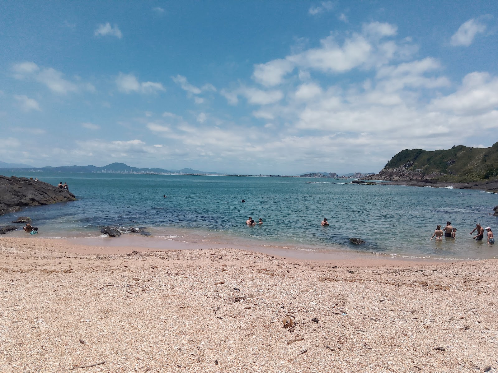 Fotografija Praia da Galhetinha z svetel pesek površino