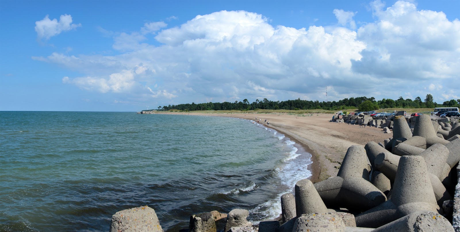 Liepajas Ziemelu mols的照片 带有长直海岸