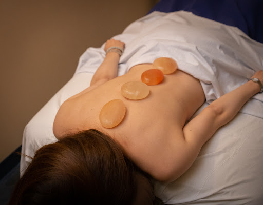 Massage Therapist «Hand & Stone Massage and Facial Spa», reviews and photos, 1671 West End Blvd, St Louis Park, MN 55416, USA