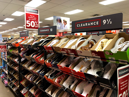 Shoe Store «Famous Footwear», reviews and photos, 40-24 College Point Blvd, Flushing, NY 11354, USA