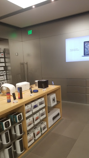 Computer Store «Apple Willow Grove Park», reviews and photos, 2500 W Moreland Rd, Willow Grove, PA 19090, USA