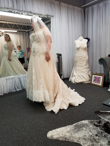 Bridal Shop «Divas Closet Bridal Boutique», reviews and photos, 1034 Merriam Ln, Kansas City, KS 66103, USA