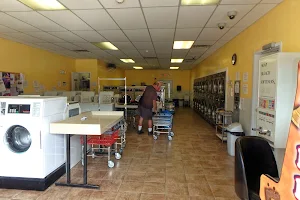 24/7 Laundromat image