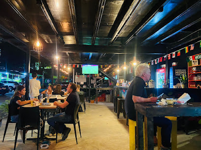 Monte Rey Terraza - Bar - Lo mejor de la comida Pa - el car wash 4 wheels, Calle uruguay entrando por Banesco, frente al restaurante la milonga Al lado de la pampa, entrando en, Panamá, Panama