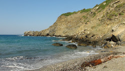 Photo de Paralia Vathias protégé par des falaises