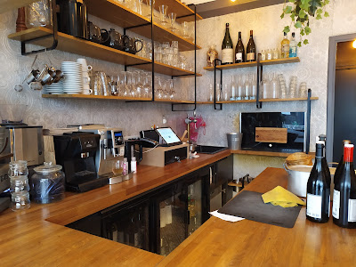 Bec // bouteille et cuisine par Marius et Lucien à Paris