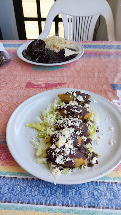 Reyna Elvira Restaurant Comida Tradicional Oaxaque - Sierra Vallejo 453, Las Fuentes Coloniales, 88703 Reynosa, Tamps., Mexico