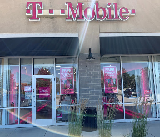Cell Phone Store «T-Mobile», reviews and photos, 16205 Harlem Ave #32CA, Tinley Park, IL 60477, USA