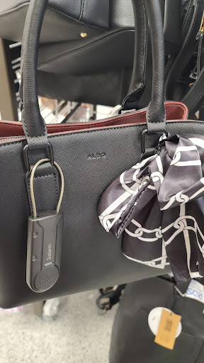 Clothing Store «Ross Dress for Less», reviews and photos, 921 E Commercial Blvd, Oakland Park, FL 33334, USA