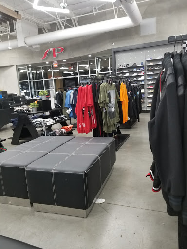 Shoe Store «Shoe Palace», reviews and photos, 8155 Camino Arroyo #13, Gilroy, CA 95020, USA