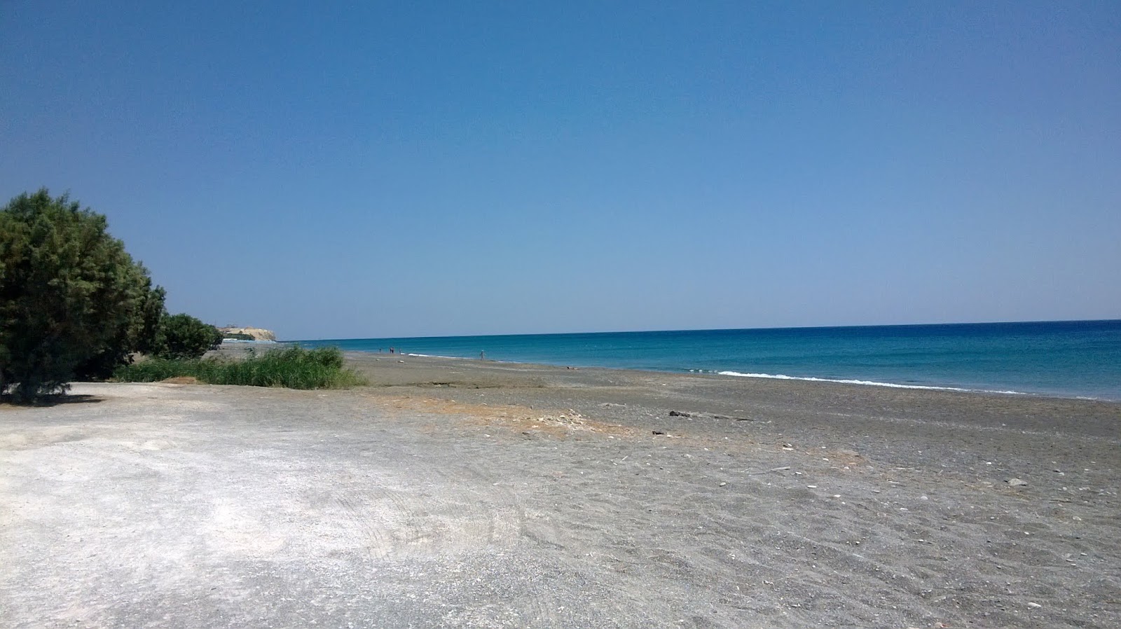 Foto av Livadi beach II med lång rak strand