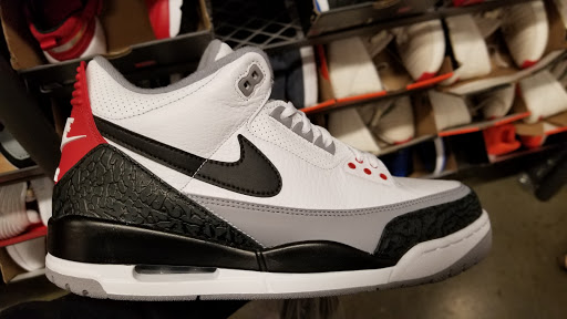 Sporting Goods Store «Nike Clearance Store», reviews and photos, 1275 Marina Blvd, San Leandro, CA 94577, USA