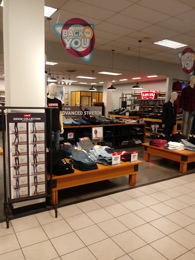 Shopping Mall «Chapel Hill Mall», reviews and photos, 2000 Brittain Rd, Akron, OH 44310, USA