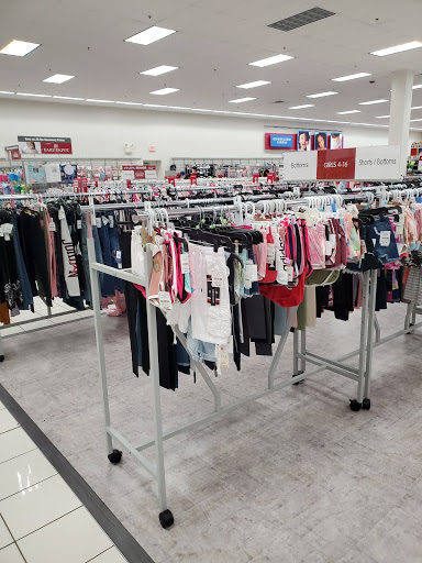 Clothing Store «Burlington Coat Factory», reviews and photos, 6120 Northwest Hwy, Crystal Lake, IL 60014, USA