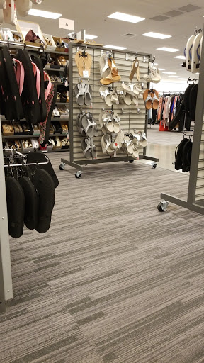 Department Store «Nordstrom Rack East Bay Bridge Shopping Center», reviews and photos, 3839 Emery St, Emeryville, CA 94608, USA