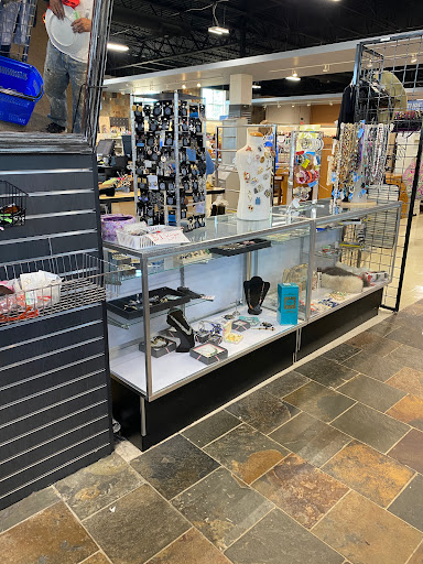 Thrift Store «St. Vincent De Paul Thrift Store», reviews and photos, 13986 Manchester Rd, Ballwin, MO 63011, USA