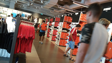 Nike Factory Store Jerez - Rda. Aurora 6, Jerez la ES - Zaubee.com