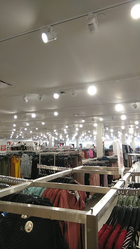 Clothing Store «F21 RED», reviews and photos, 620 Centerview Blvd, Kissimmee, FL 34741, USA