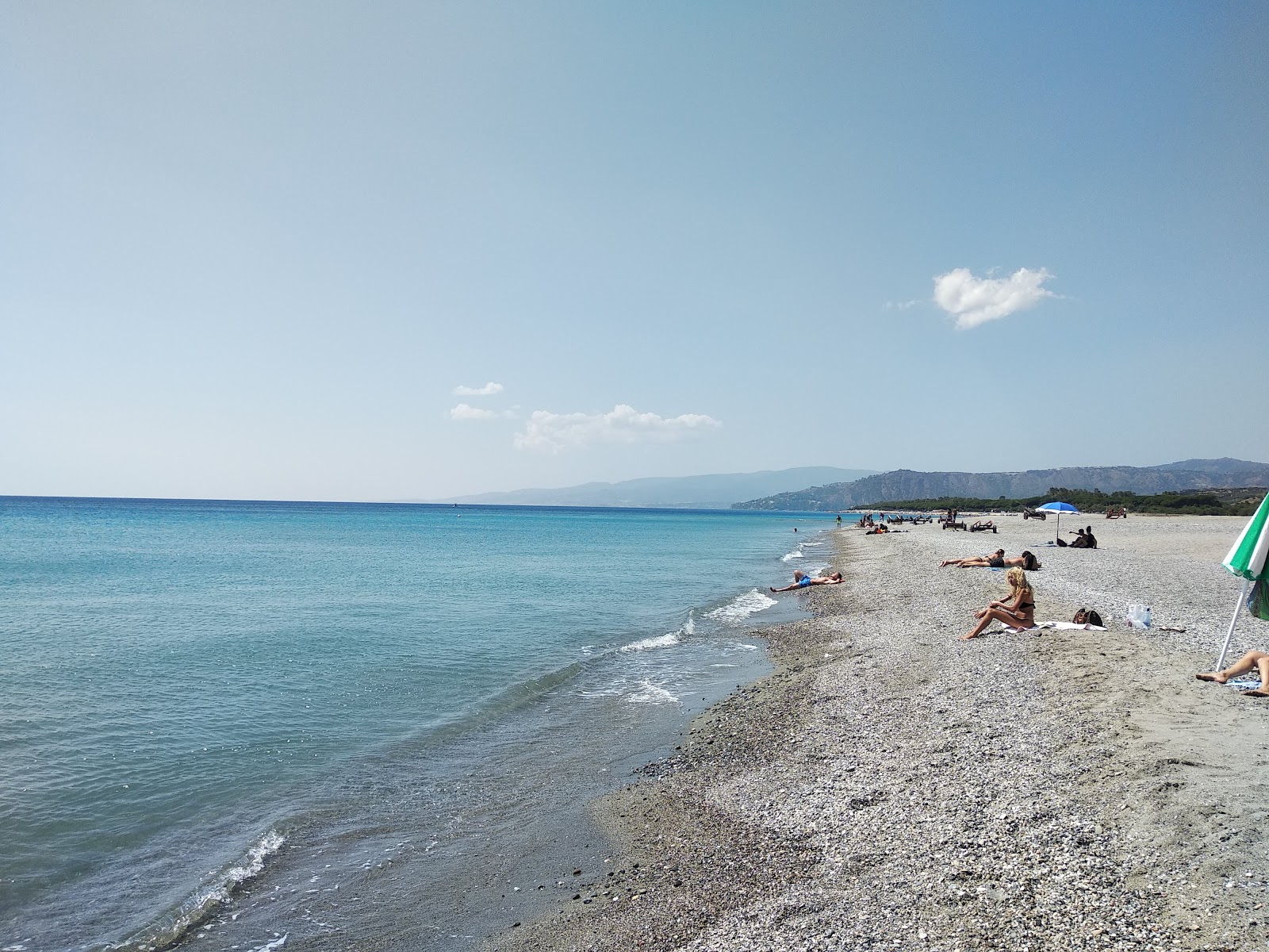 Fotografie cu Spiaggia Catanzaro cu o suprafață de nisip gri și pietricele