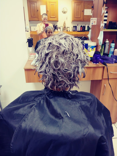 Hair Salon «Flippin Out Salon», reviews and photos, 3605 Sebring Pkwy, Sebring, FL 33870, USA