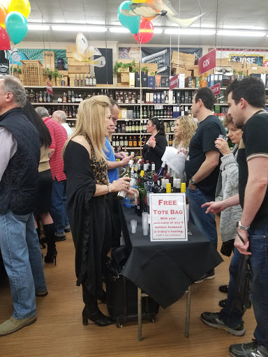 Liquor Store «Wheatley Hills Discount Liquor», reviews and photos, 193 Post Ave, Westbury, NY 11590, USA