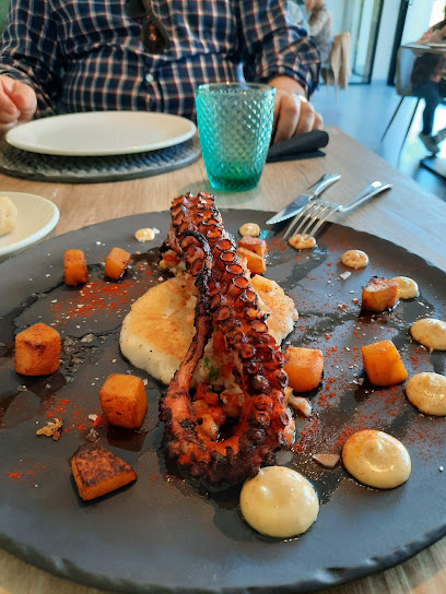 Restaurante La Marmita - C/ Pedro Tapia Espinosa, s/n. Edificio Multifuncional, 04867, Almería, Spain