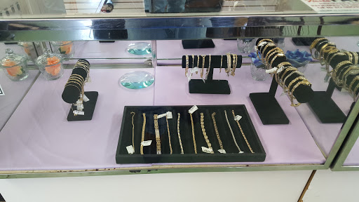 Pawn Shop «Fiesta Pawn Shop», reviews and photos, 901 W Pasadena Fwy # C, Pasadena, TX 77506, USA