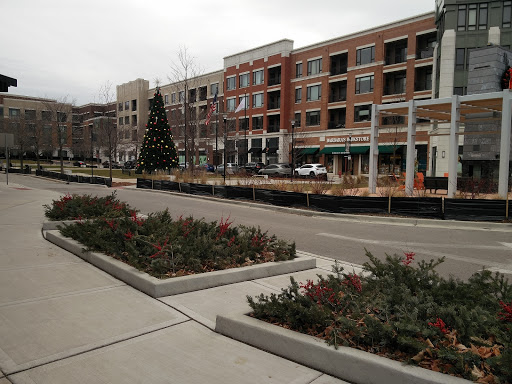 Shopping Mall «Burr Ridge Village Center», reviews and photos, 701 Burr Ridge Pkwy, Willowbrook, IL 60527, USA