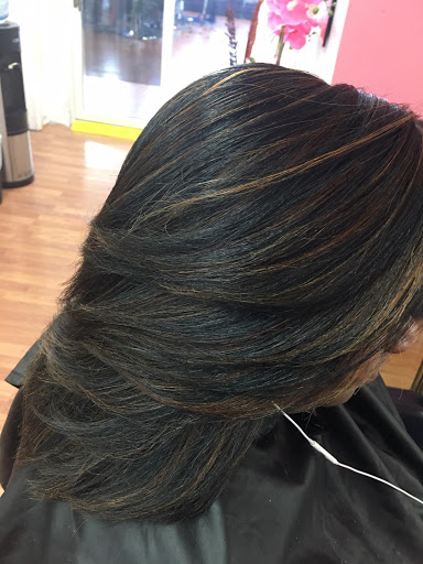Hair Salon «Latin American Beauty Salon», reviews and photos, 110 Reisterstown Rd, Pikesville, MD 21208, USA
