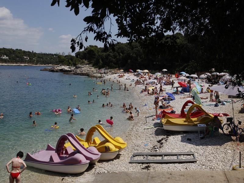 Fotografie cu Vile beach - locul popular printre cunoscătorii de relaxare