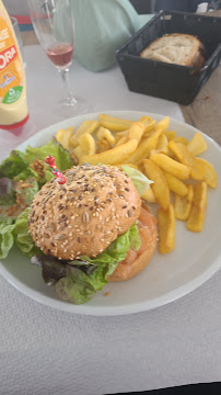 Hamburger du Restaurant français Le Grand Bleu à Saint-Gilles-Croix-de-Vie - n°8