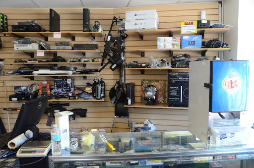 Pawn Shop «Sterling & Knight Jewelry & Pawn», reviews and photos, 109 E St Charles Rd, Villa Park, IL 60181, USA