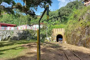 Quiebra Tunnel image