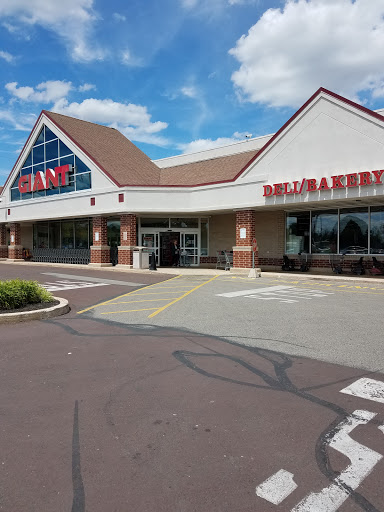 Grocery Store «Giant Food Stores», reviews and photos, 539 Oak Ave, Aldan, PA 19018, USA