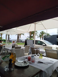 Atmosphère du Restaurant de fruits de mer Le Sant'Ana à Saint-Laurent-du-Var - n°1
