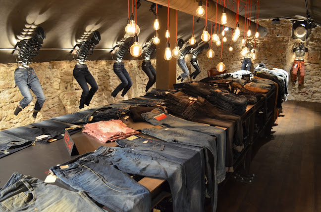 Clochard Your Jeans Store - Aarau