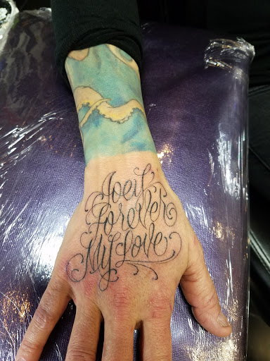 Explore sunflower thigh tattoo ideas, creative tattoo ideas in Albuquerque, available at Por Vida Tattoo