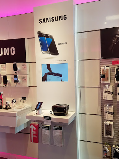 Cell Phone Store «T-Mobile», reviews and photos, 3195 Zinfandel Dr #2, Rancho Cordova, CA 95670, USA