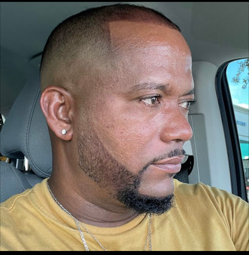 Barber Shop «Bladez Barber Shop», reviews and photos, 6825 Pembroke Rd, Pembroke Pines, FL 33023, USA