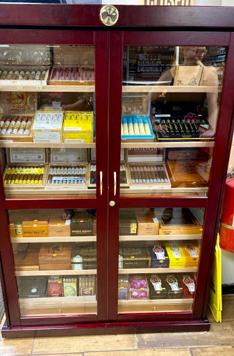 Tobacco Shop «407 Smoke Shop», reviews and photos, 4316 Curry Ford Rd, Orlando, FL 32806, USA