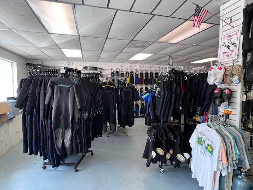 SCUBA Instructor «WOODS & WATER OUTDOOR SPORTS CENTER», reviews and photos, 124 Edwards Ave, Brandon, FL 33510, USA