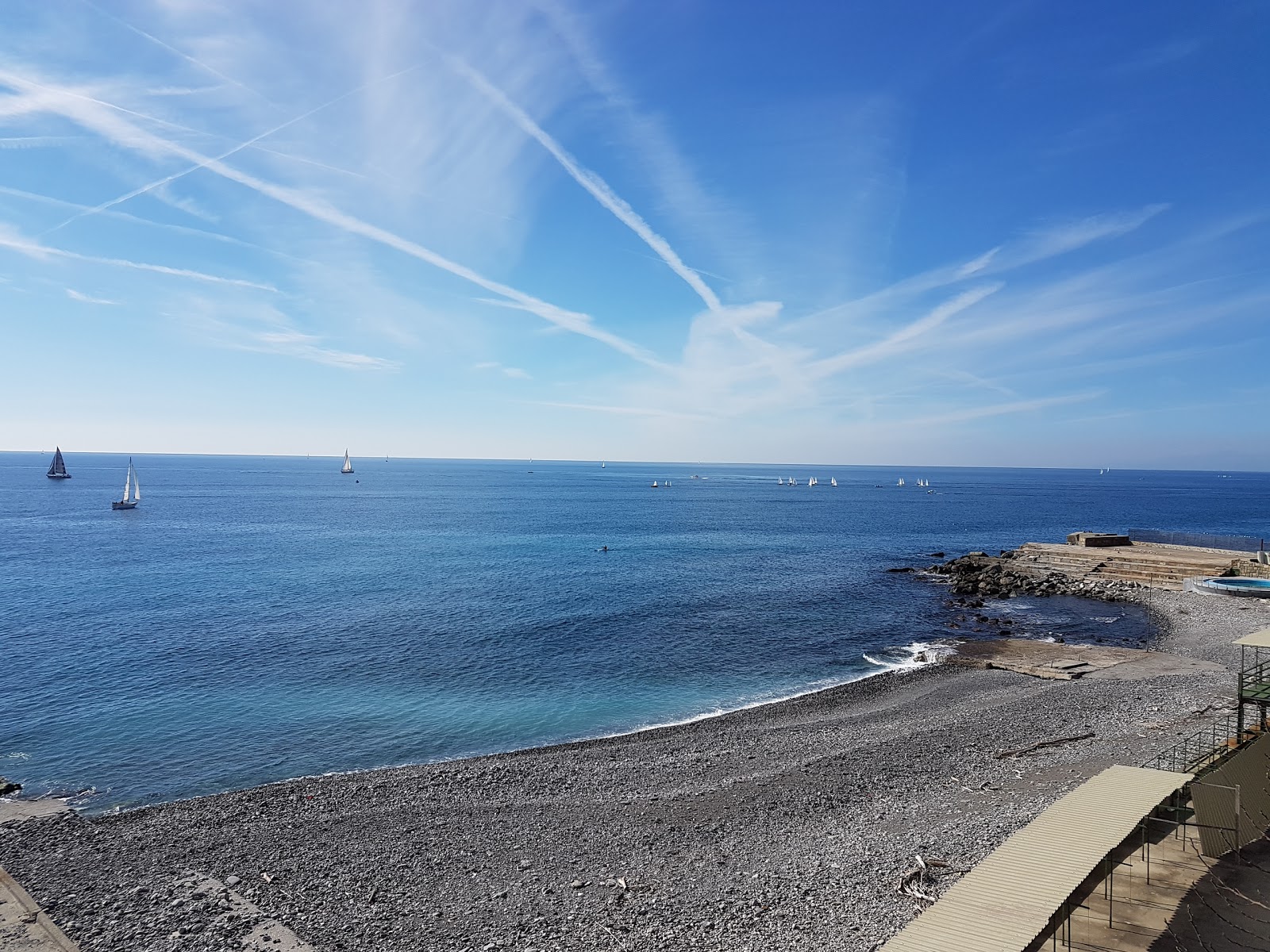 Fotografie cu Spiaggia Sturla cu o suprafață de apa albastra