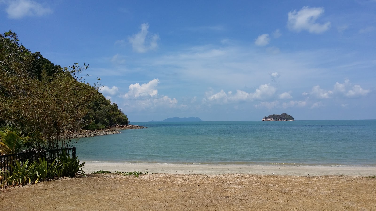 Fotografija Teluk Buih Beach delno hotelsko območje