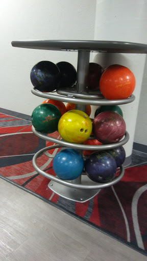 Bowling Alley «Merle Hay Lanes», reviews and photos, 3800 Merle Hay Rd, Des Moines, IA 50310, USA